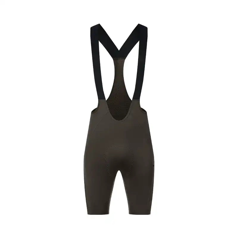 Olivenfarget sykkelbukse med seler (bib shorts) sett bakfra, med polstret sete og svarte skulderstropper.