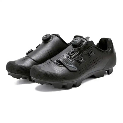 Sorte Shimano XC3 sykkelsko for terrengsykling med Boa-snøring og kraftig mønstret såle.
