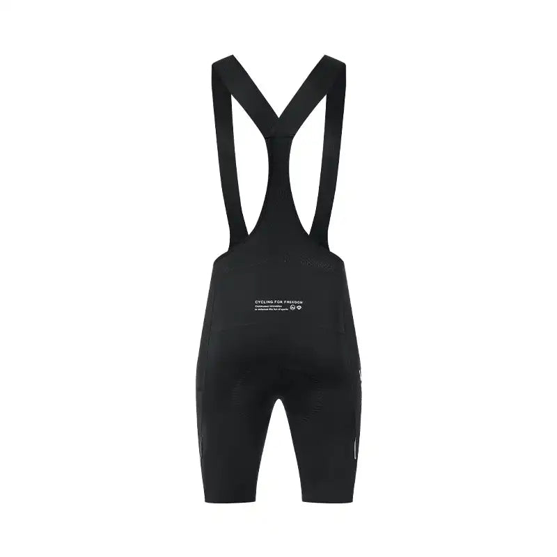 Svart bib-shorts sykkelbukse med seler for herre sett bakfra med Cycling for Freedom tekst.